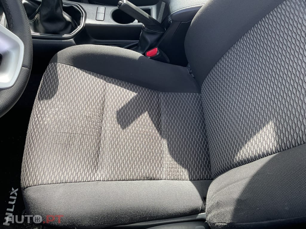 Toyota Hilux 2.4 D-4D 2WD CE