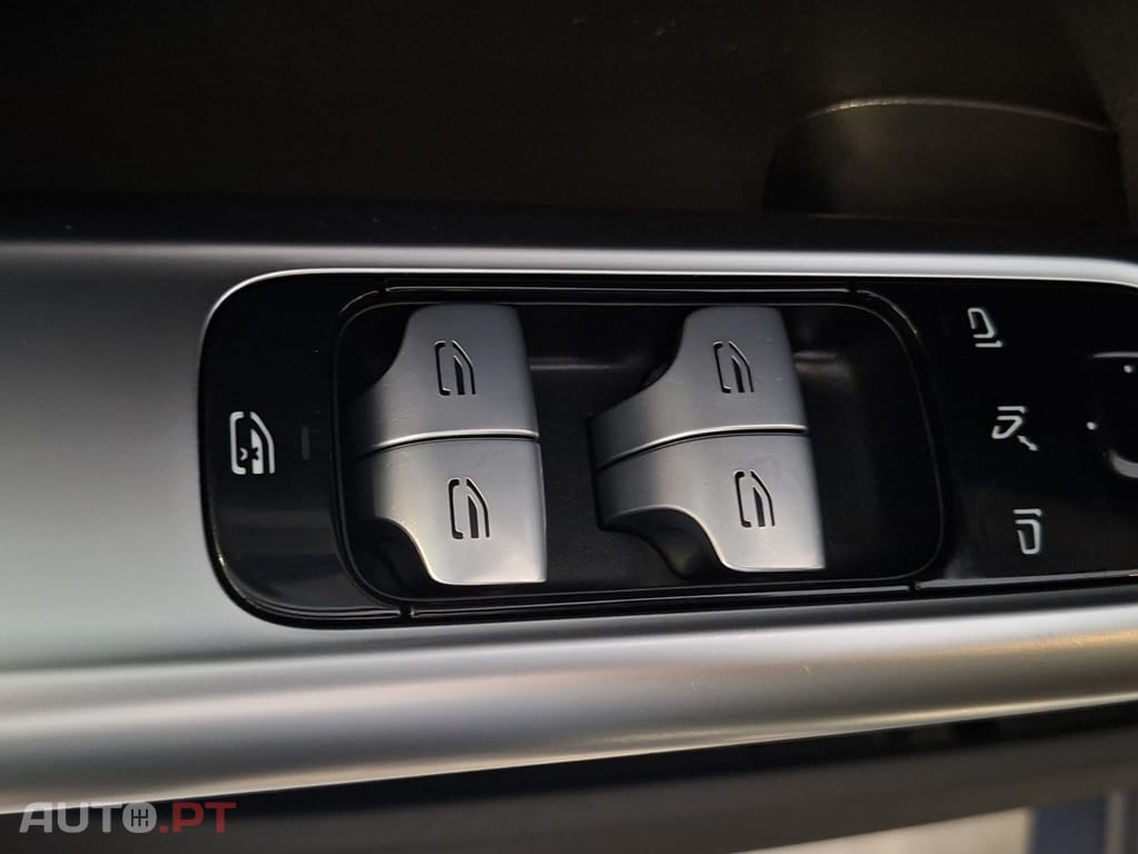 Mercedes-Benz C 300 e 9G-TRONIC AMG Line Advanced