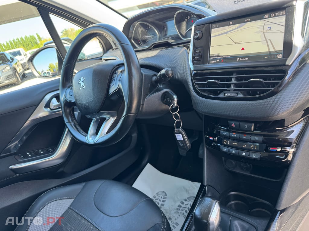 Peugeot 2008 1.2 PureTech Allure