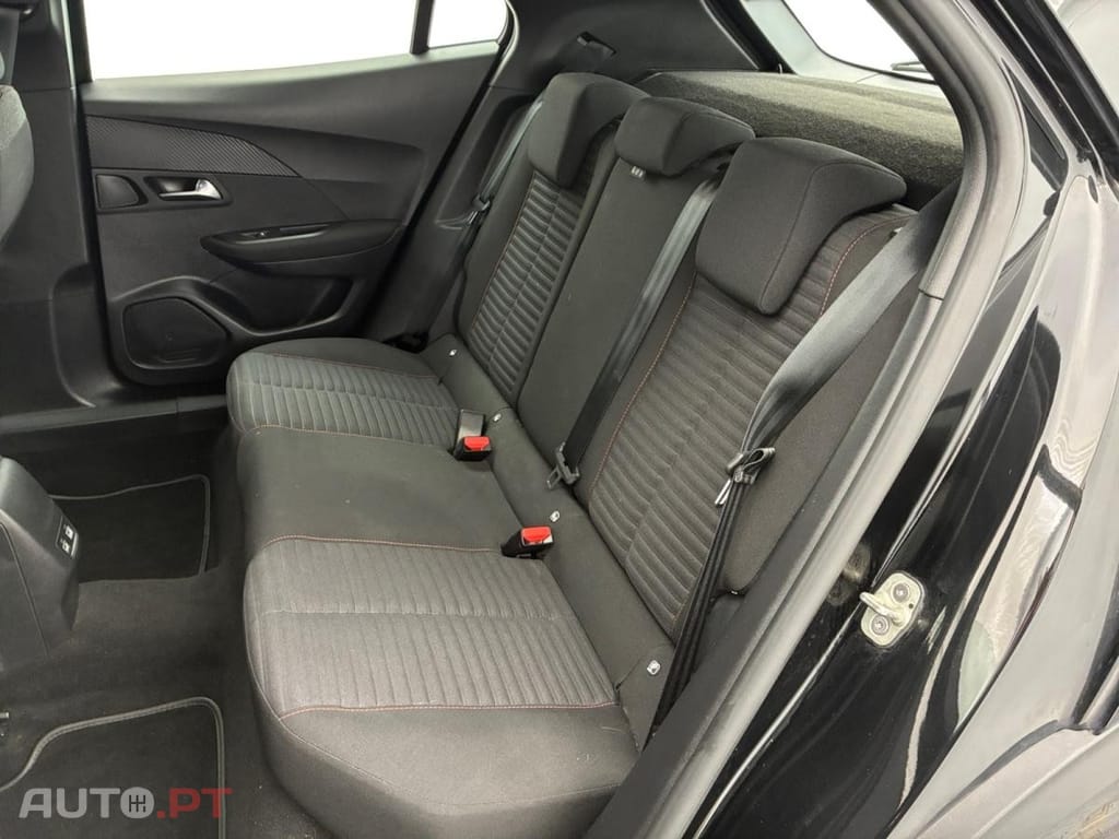 Peugeot 2008 1.2 PureTech Active Pack EAT8