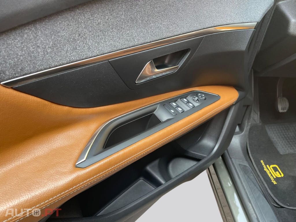 Peugeot 3008 1.2 ALLURE