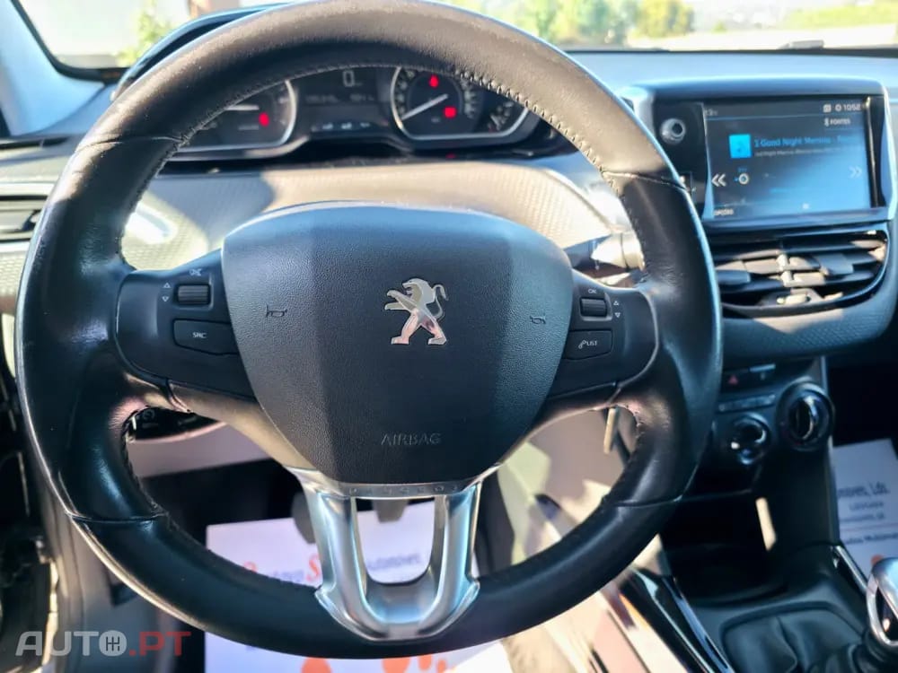 Peugeot 2008 1.2 PureTech Signature