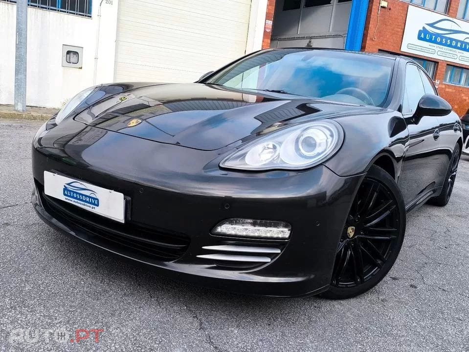 Porsche Panamera 4 Platinum Edition PDK