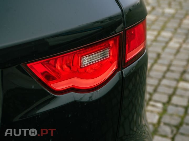 Jaguar F-Pace 2.0 i4D Portfolio Aut.