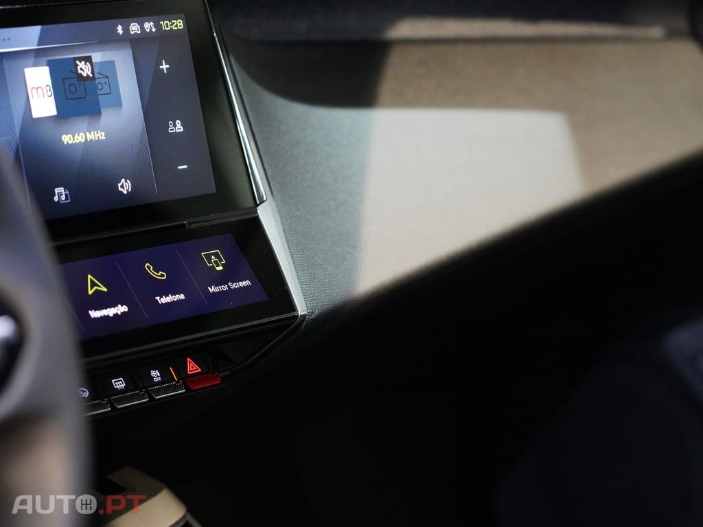 Peugeot 408 1.6 Hybrid Allure e-EAT8