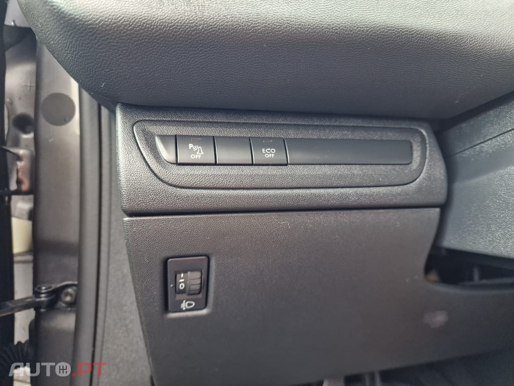 Peugeot 208 1.5 HDI STYLE