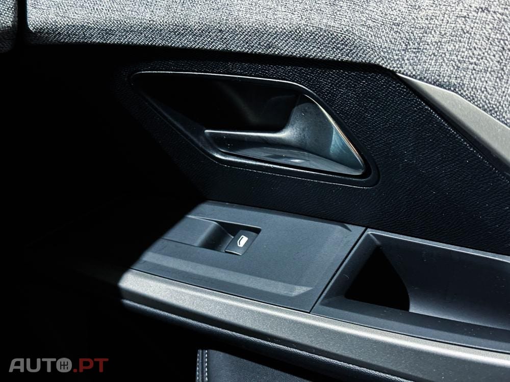 Peugeot 3008 1.2 Hybrid Allure e-DCS6
