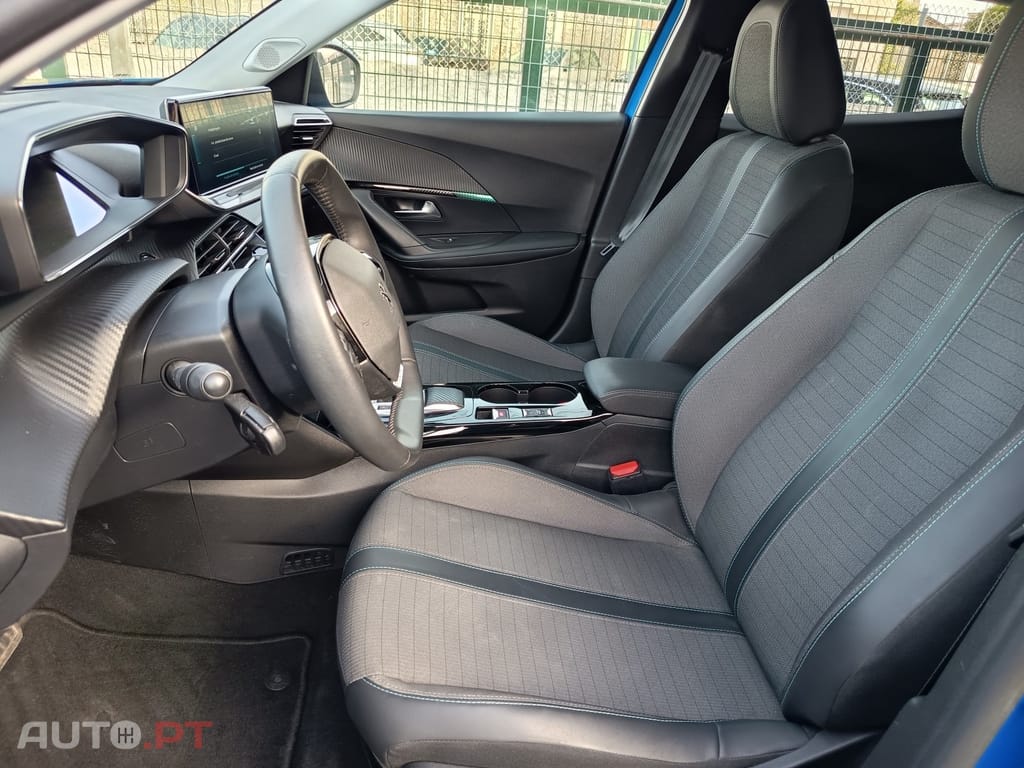 Peugeot E-2008 50 kWh Allure