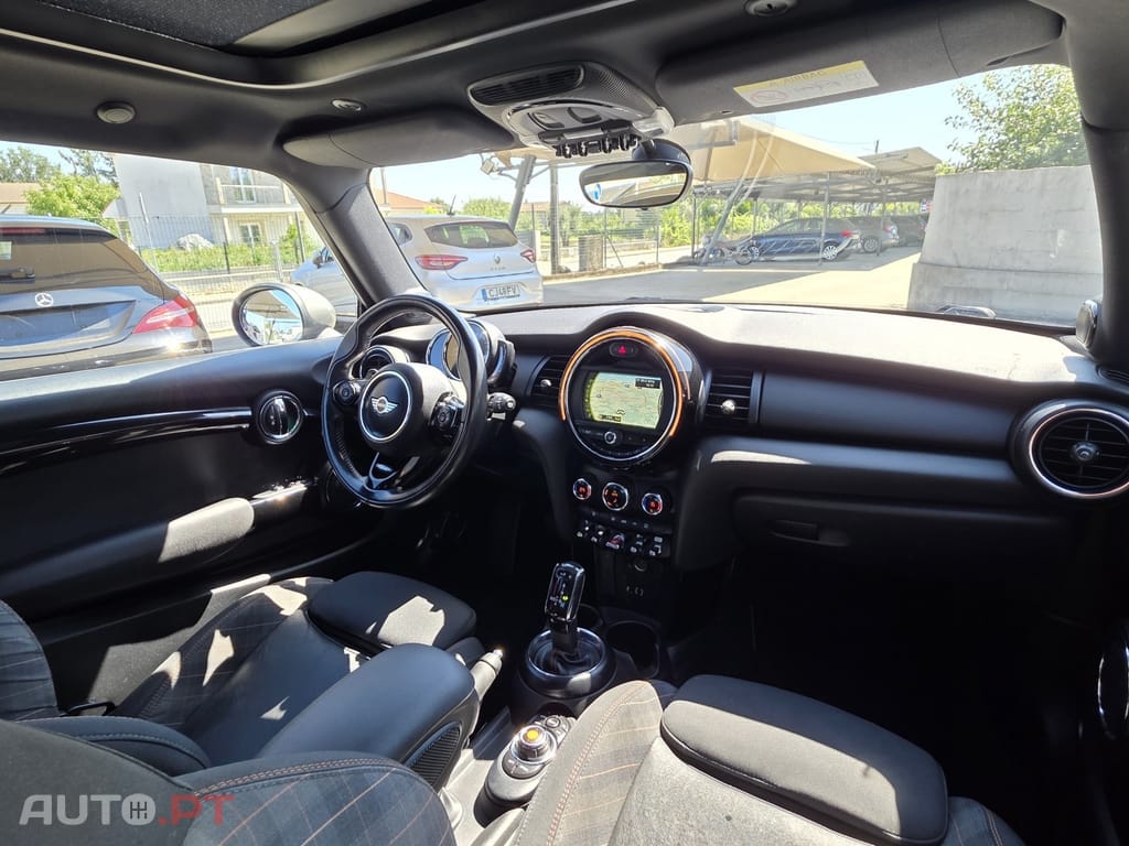 MINI Cooper Cooper SD Auto Seven