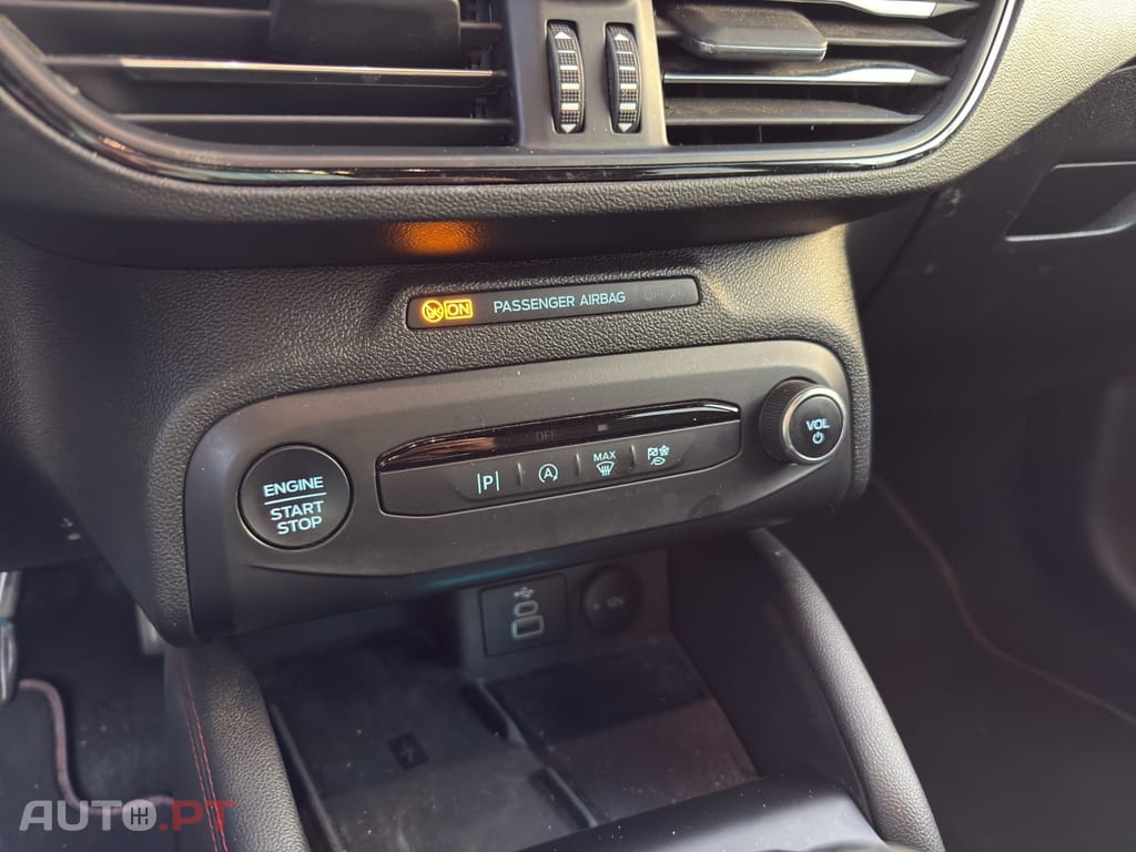 Ford Focus 1.0 EcoBoost Hybrid ST-LINE