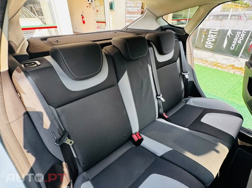 Ford Focus 1.0 EcoBoost S&S Champions Edition — fotografia 21