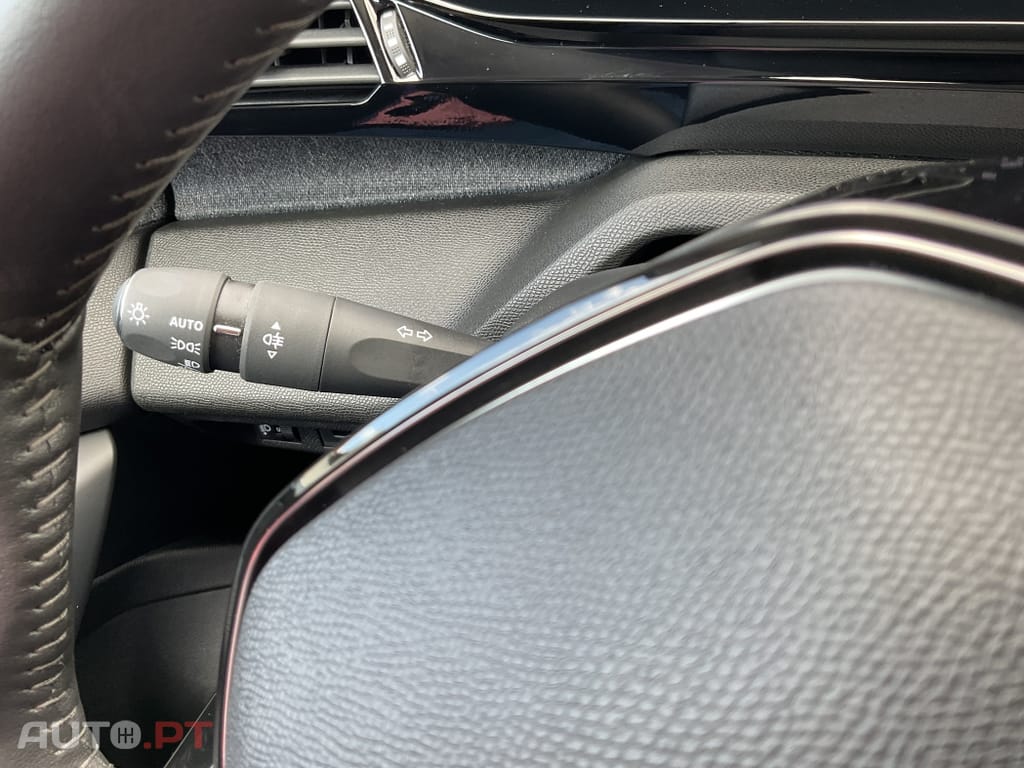 Peugeot 408 1.2 PureTech Allure EAT8