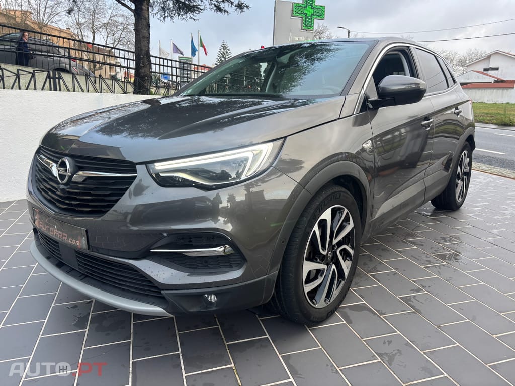 Opel Grandland (X) 1.2 T Design & Tech AT