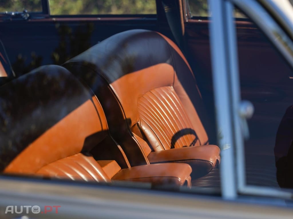 Jaguar S-Type 3.8