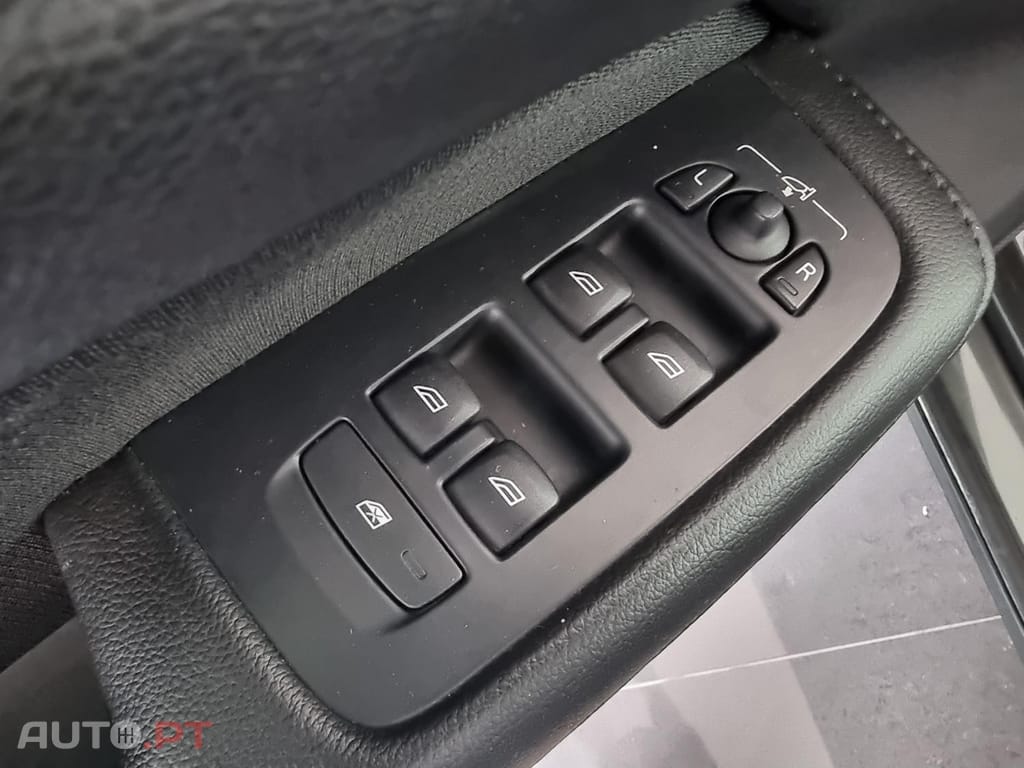 Volvo V60 2.0 T4 Momentum Plus