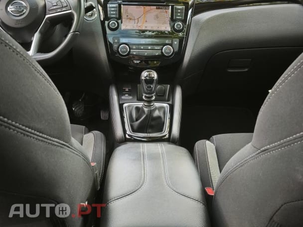 Nissan Qashqai 1.3 DIG-T N-Connecta J18 Led
