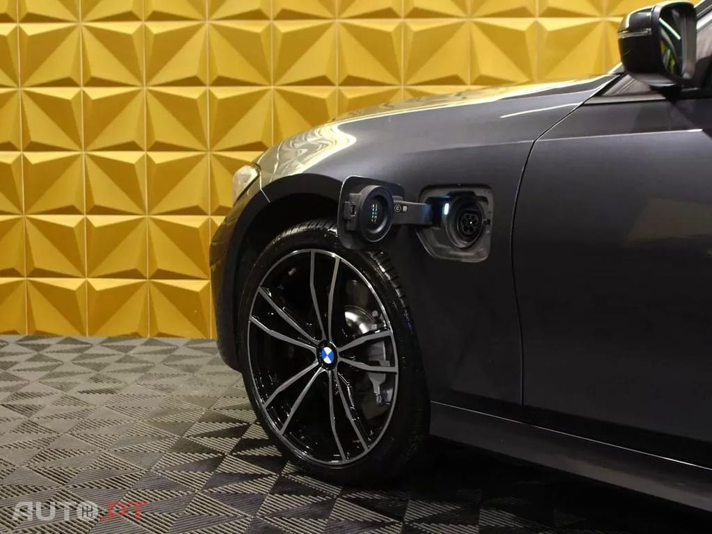 BMW 320 e Line Sport Auto