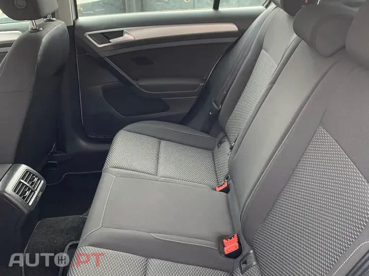Volkswagen Golf 1.6 TDI Confortline