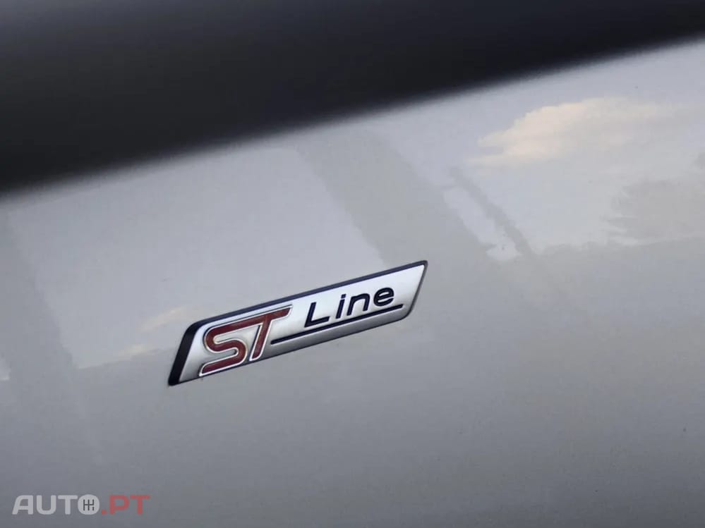 Ford Focus EcoBoost ST-Line Hybrid