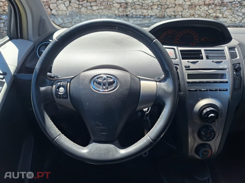 Toyota Yaris 1.0 VVT-i Sport