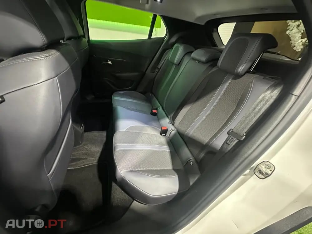 Peugeot E-2008 50 kWh Active Pack
