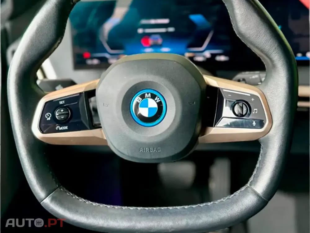 BMW iX xDrive 40 Pack Desportivo