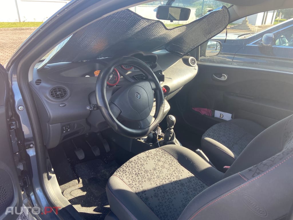 Renault Twingo rip curl