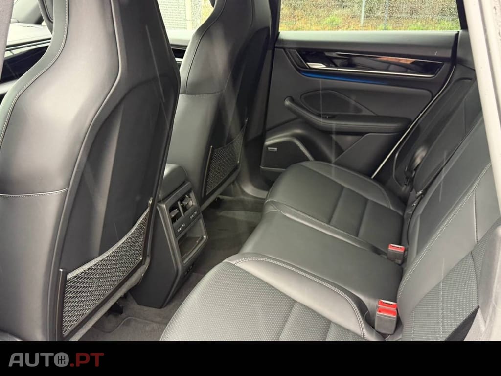 Porsche Macan Standard