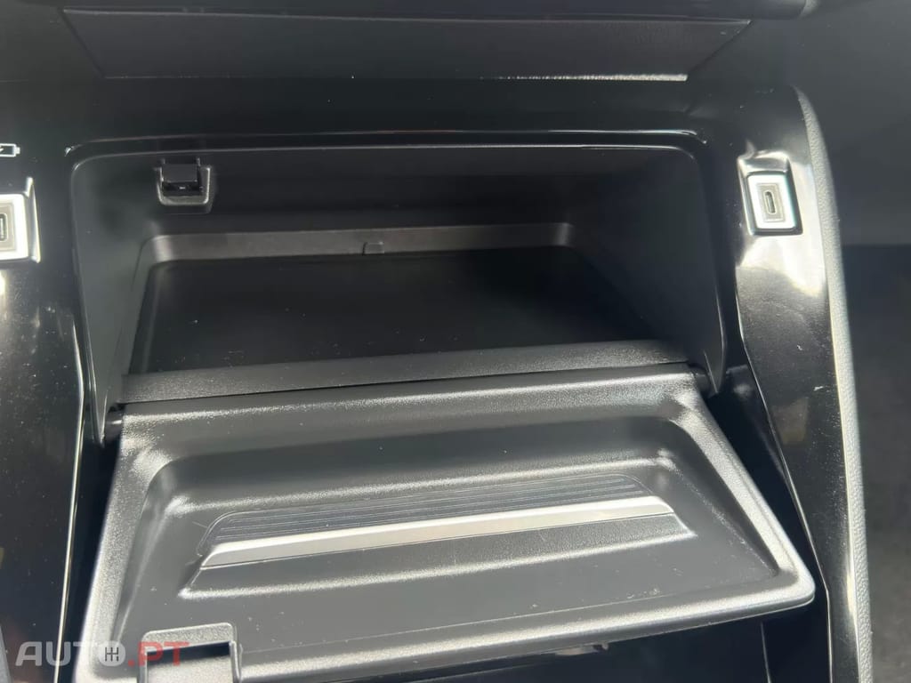 Peugeot 2008 1.2 Hybrid Allure e-DCS6