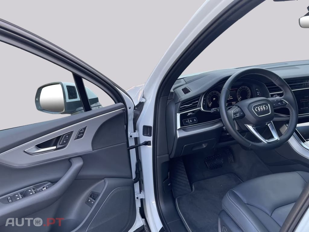 Audi Q7 55 TFSIe quattro S-LINE 