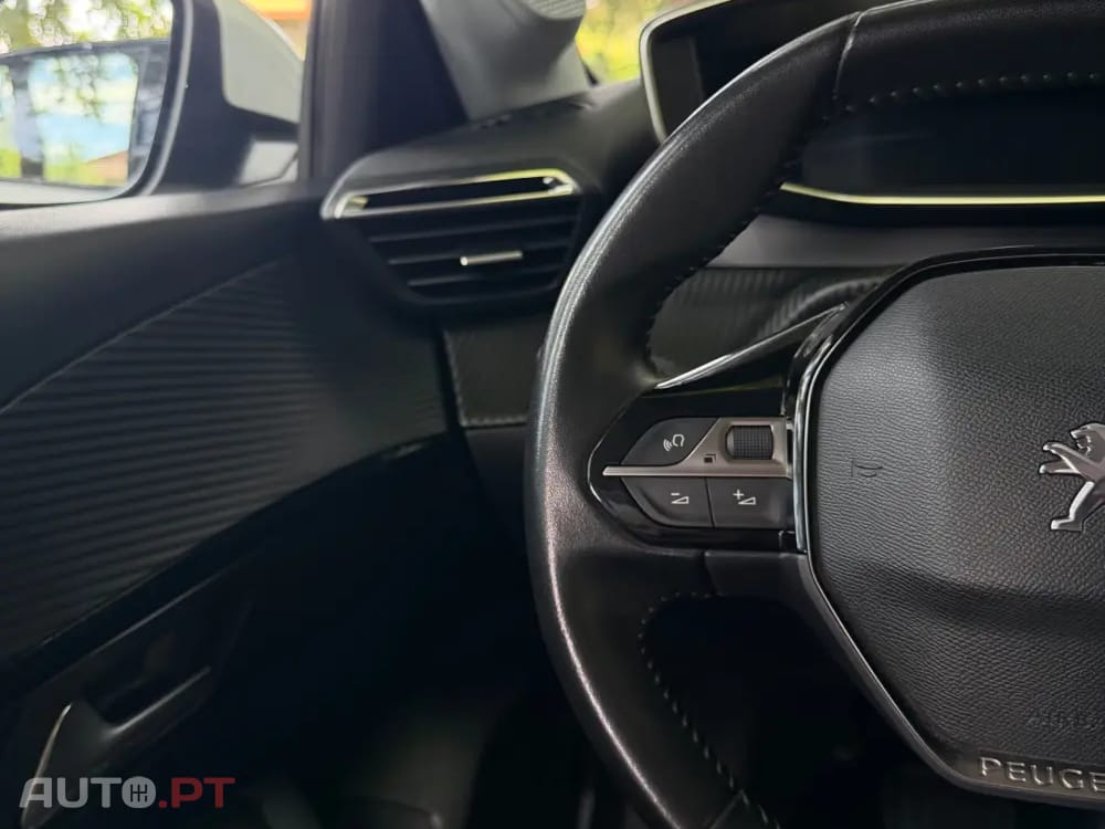 Peugeot E-208 50 kWh Allure Pack