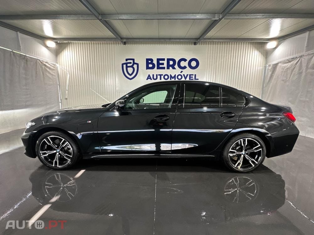 BMW 330 e Pack Desportivo M Auto