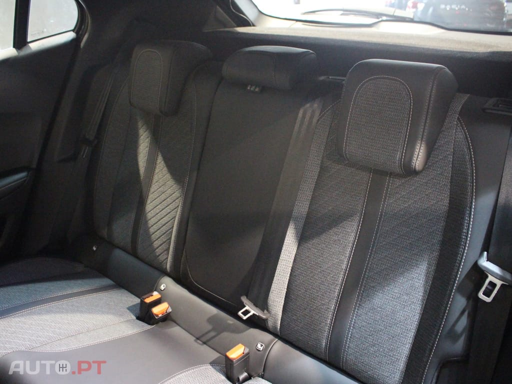 Peugeot 2008 1.2 PureTech Allure Pack EAT8