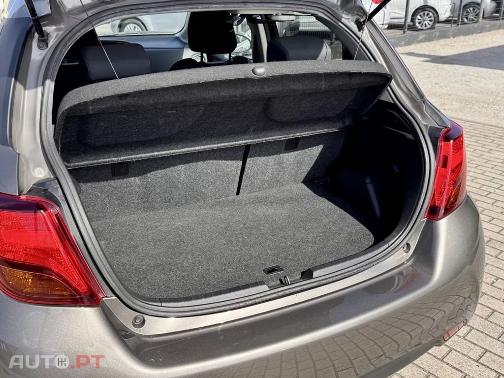 Toyota Yaris 1.5 HSD Sport+Navi — fotografia 19