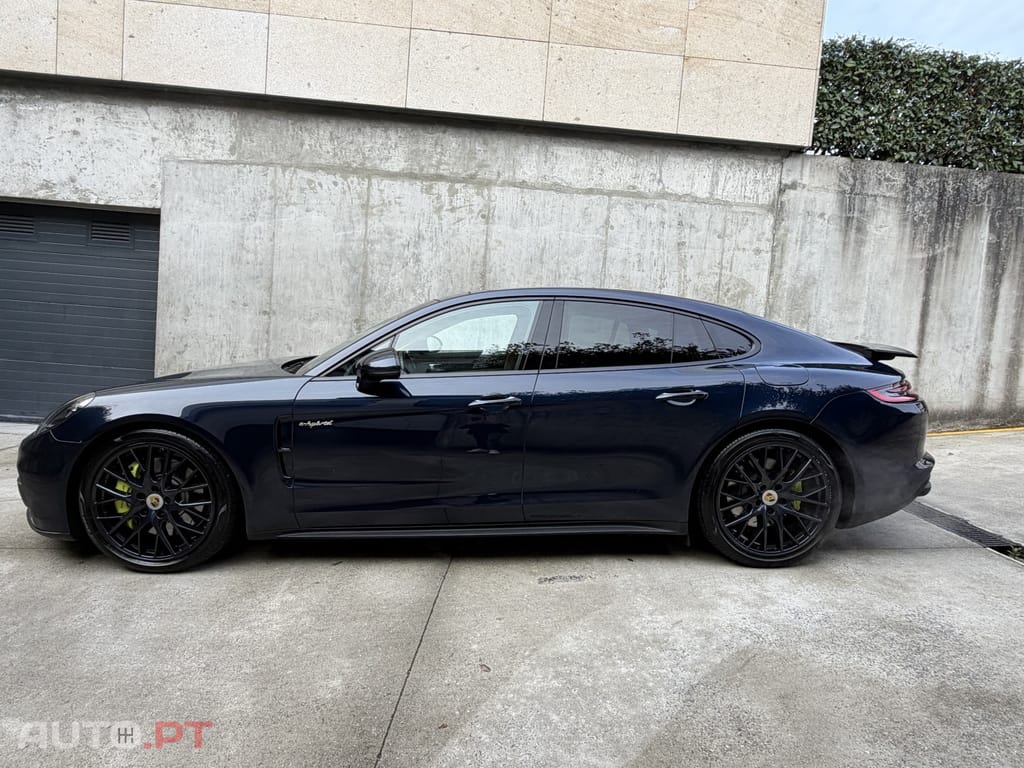 Porsche Panamera 4 E-Hybrid Platinum Edition