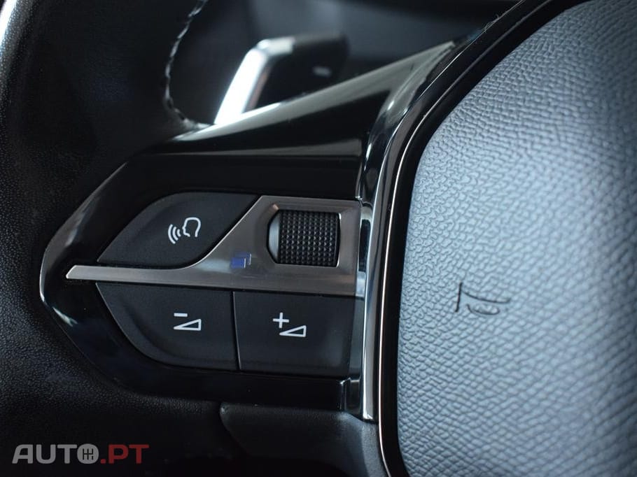 Peugeot 2008 1.5 BlueHDi Allure EAT8