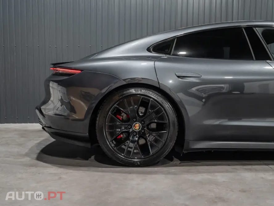 Porsche Taycan 4S