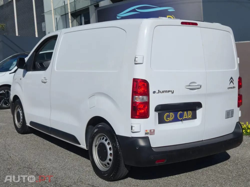 Citroen e-Jumpy Longa (50-kWh)