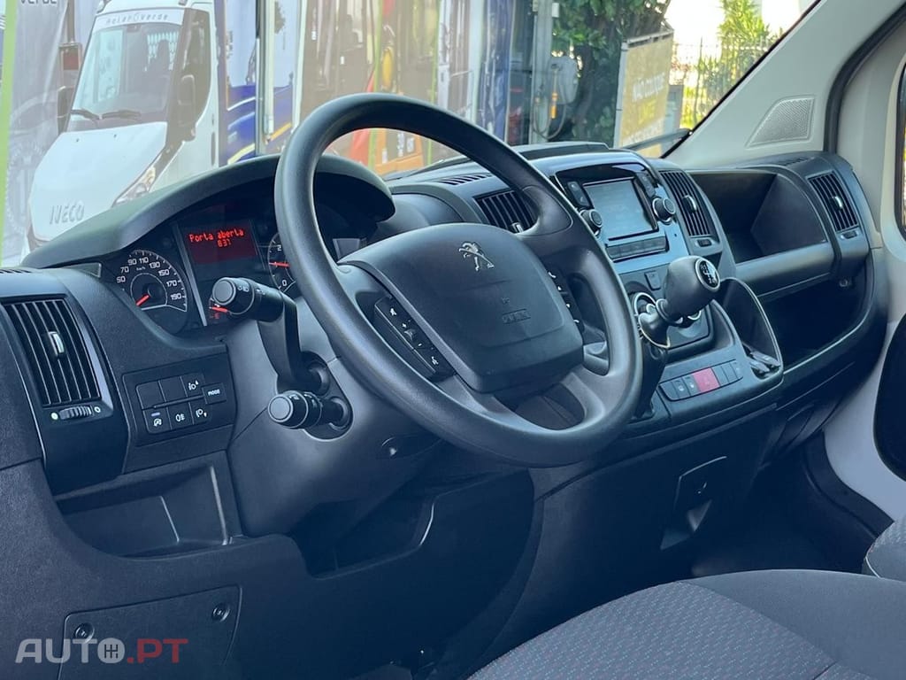 Peugeot Boxer 2.2 BlueHDi 330 L2H2 Premium