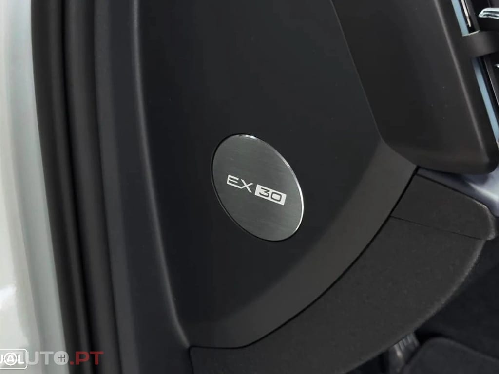 Volvo EX30 Single Motor Extended Range RWD Core