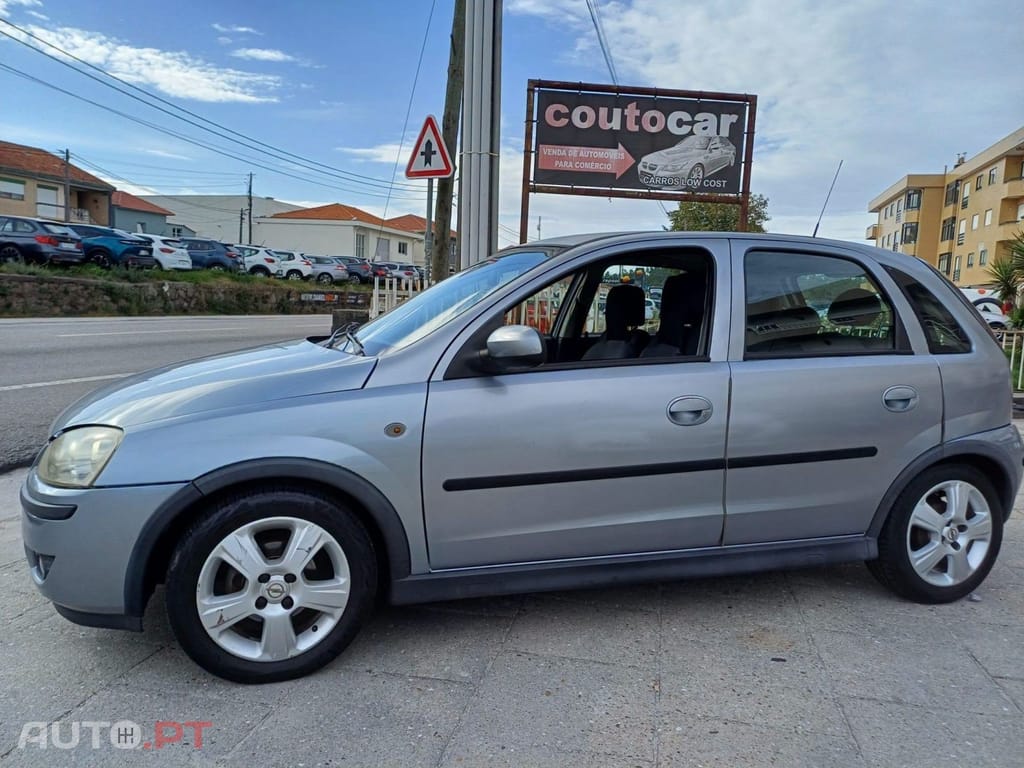 Opel Corsa 1.2 Twinport Essentia