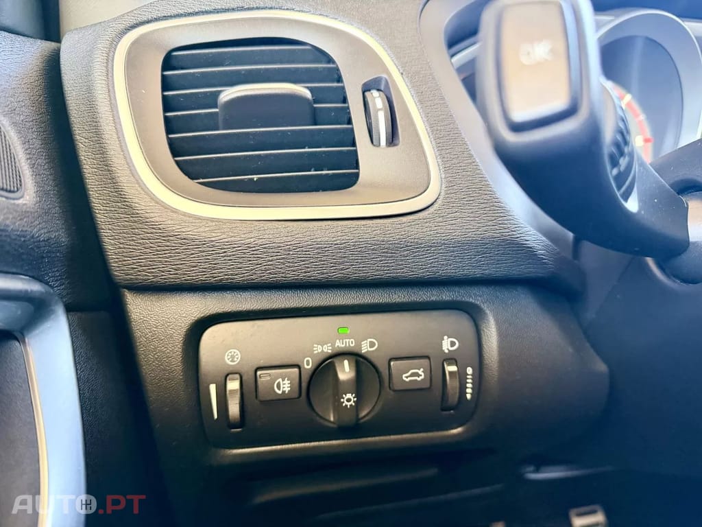 Volvo V40 2.0 D4 Momentum