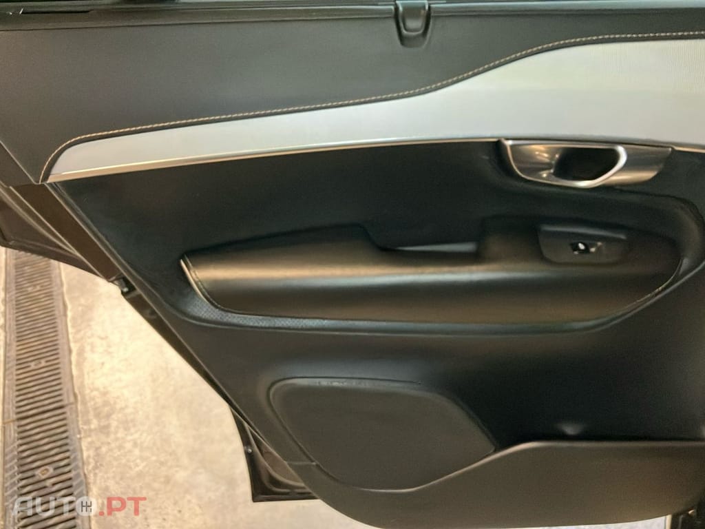 Volvo XC90 2.0 T8 PHEV R-Design AWD