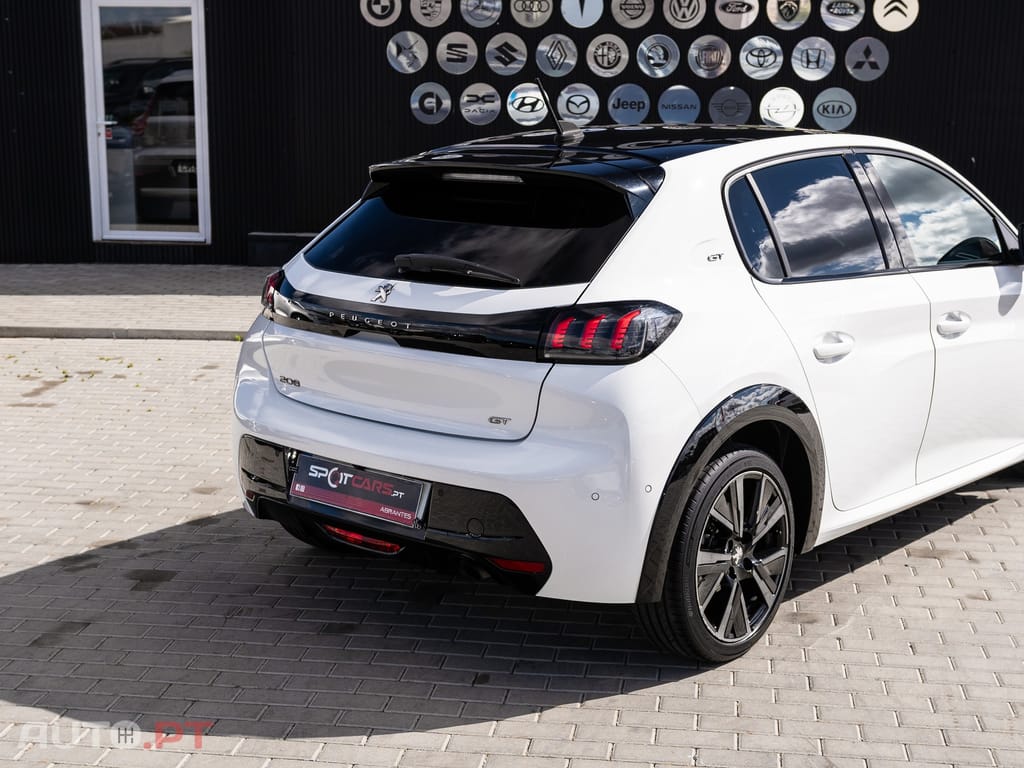Peugeot 208 1.5 BlueHDi GT — fotografia 8