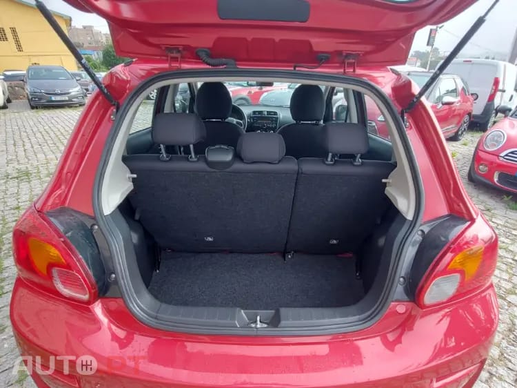 Mitsubishi Space Star Outro