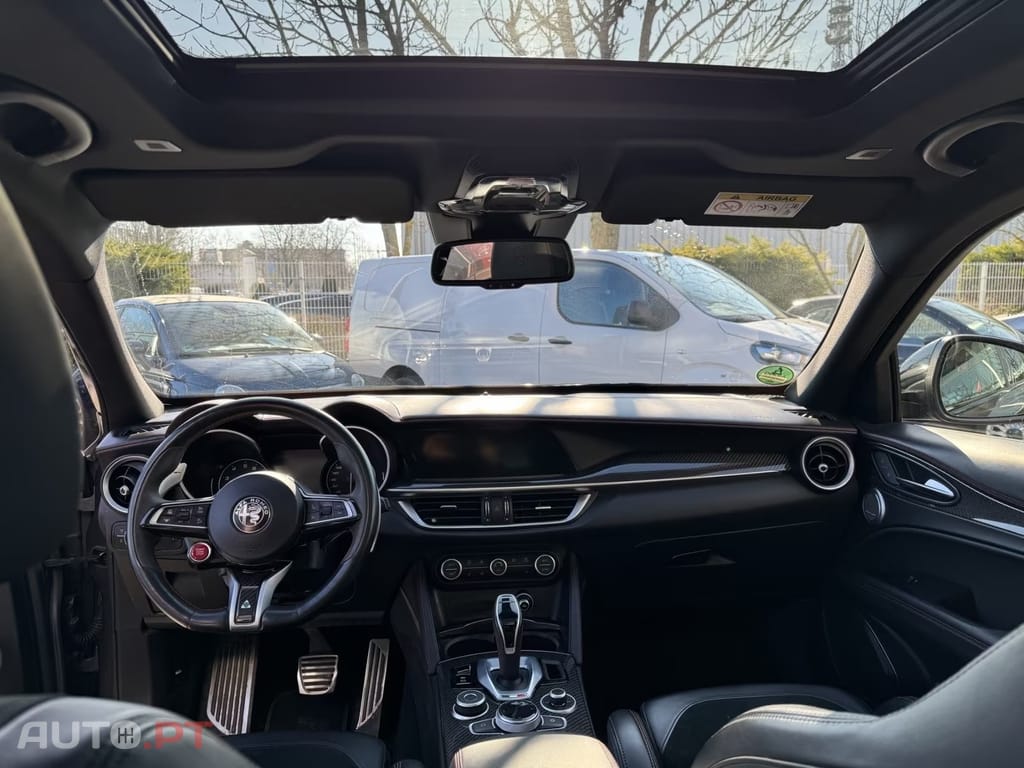 Alfa Romeo Stelvio V6 2.9 Bi-Turbo AT8-Q4 Quadrifoglio