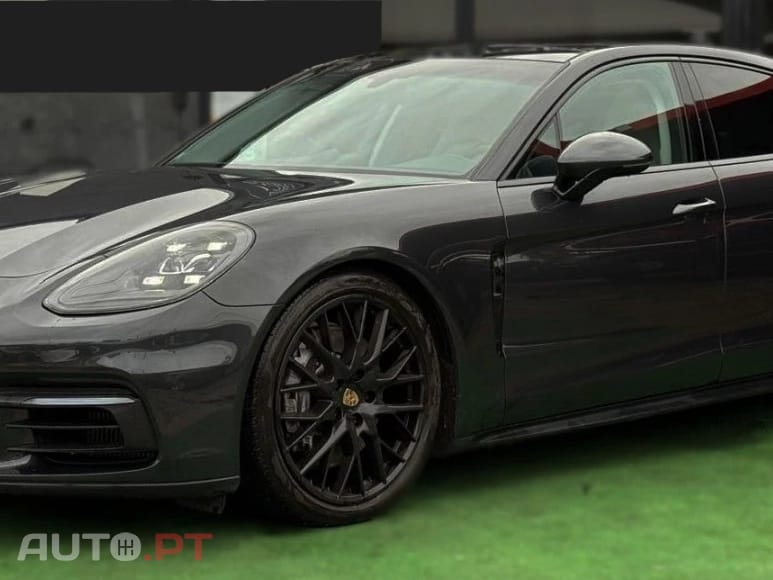 Porsche Panamera 4 E-HYBRID