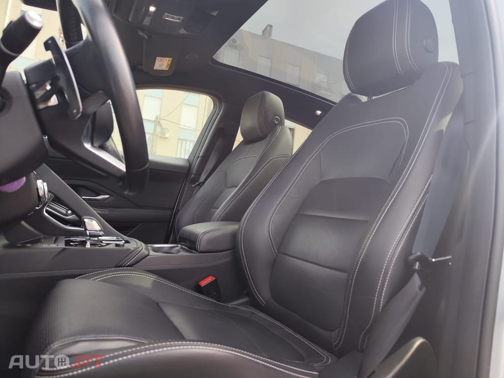 Jaguar E-Pace 1.5 P300e R-Dynamic SE AWD Aut.