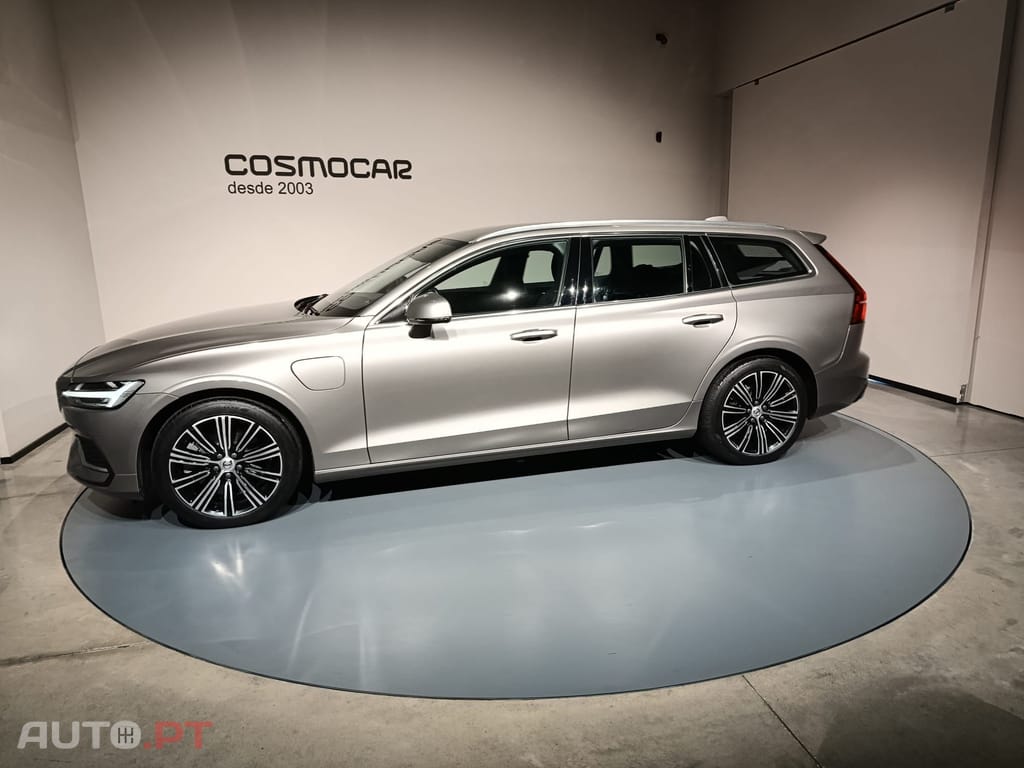 Volvo V60 2.0 T6 AWD TE Inscription Expression Plug-in 350cv — fotografia 3