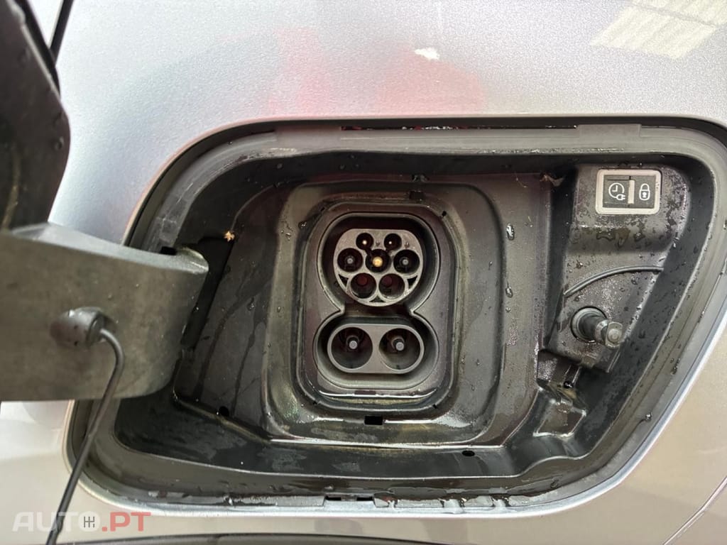 Peugeot E-2008 50 kWh GT Pack